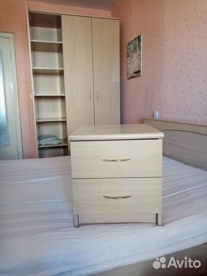 Спальный гарнитур и диван