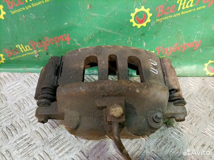 Суппорт передний правый Chrysler Pacifica