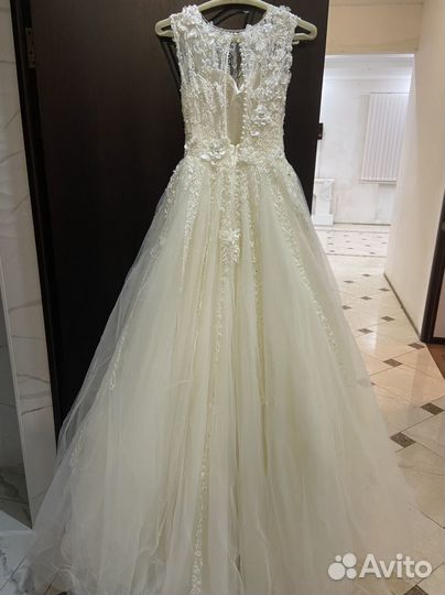 Свадебное платье 42 44 бу