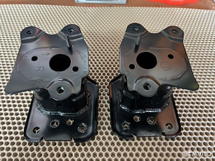 Усилитель заднего бампера Toyota Rav 4