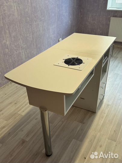 Маникюрный стол с вытяжкой складной
