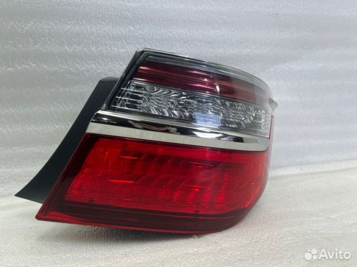 Фонарь наружный задний правый Toyota Camry V55