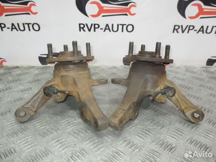 Кулак поворотный передний Mitsubishi Carisma 95-99