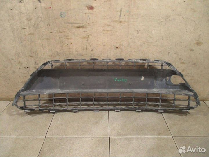 Решетка в бампер центральная Ford Fiesta 6