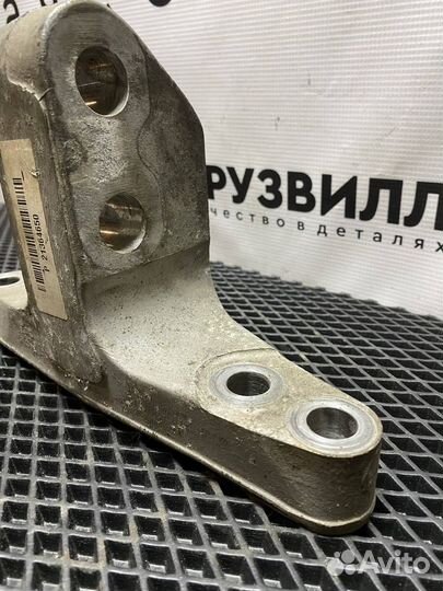 Кронштейн двигателя задний правый Volvo FH4