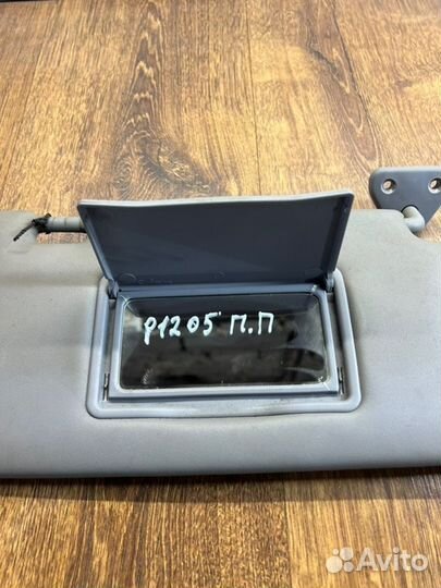 Козырек солнцезащитный передний правый Nissan