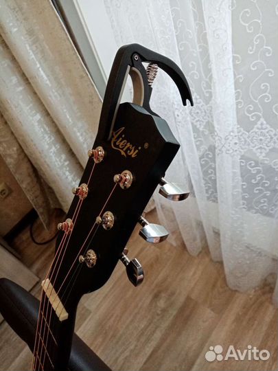 Гитара новая с чехлом, ремнем,капо,аксессуары