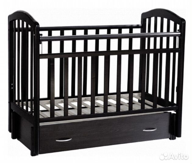 Детская кроватка с продольным маятником и ящиком