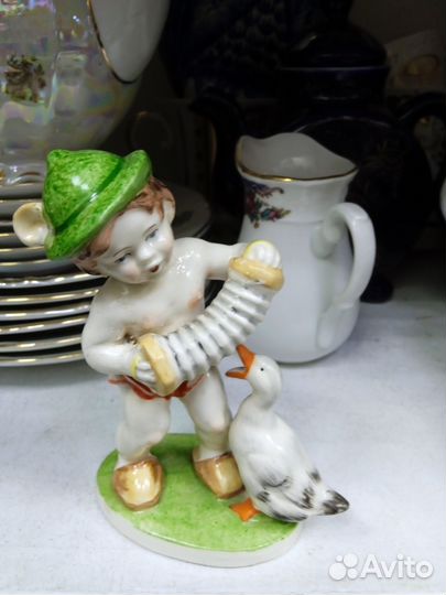 Статуэтка фарфор