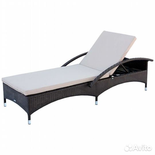 Шезлонг из ротанга