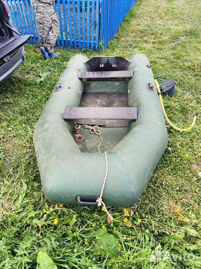 Надувная лодка с электромотором