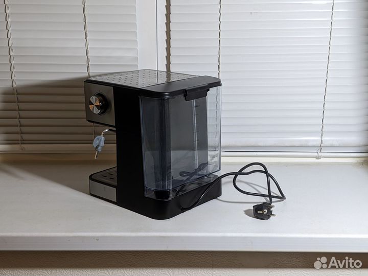 Кофеварка кофемашина рожковая reoka rkem-200