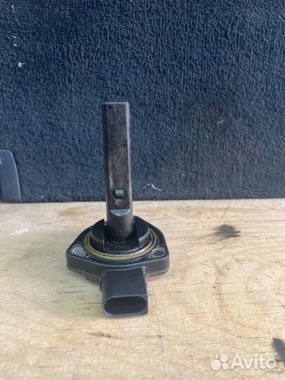 Датчик уровня масла в двигателе