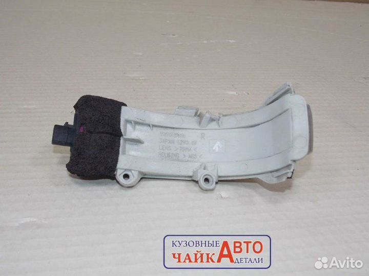 Поворотник в зеркало правый Toyota Corolla 150