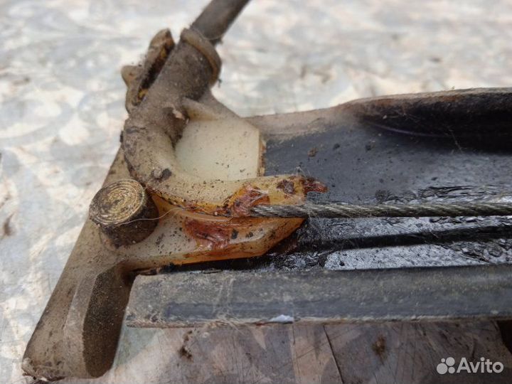 Стеклоподъемник передний правый Volkswagen Vento