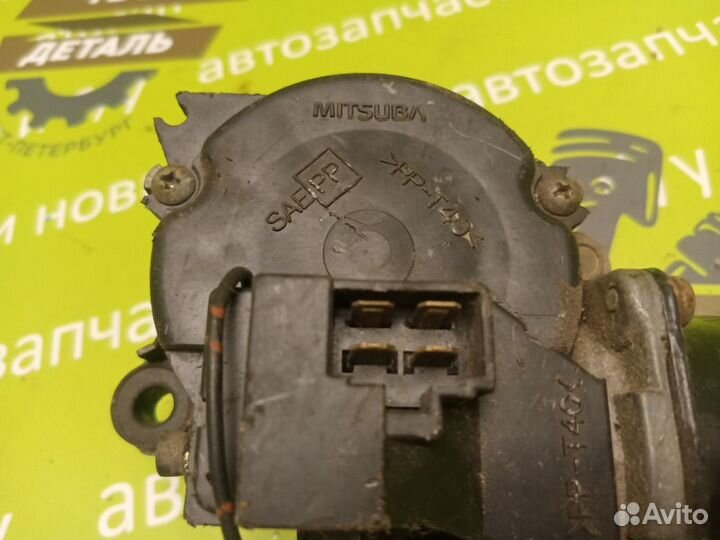 Моторчик стеклоочистителя передний Mazda 323 BG