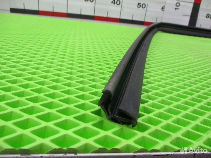 Уплотнитель стекла двери передней левой Hyundai Ge