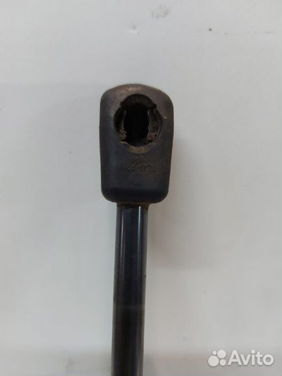 Амортизатор багажника задний правый Renault Duster