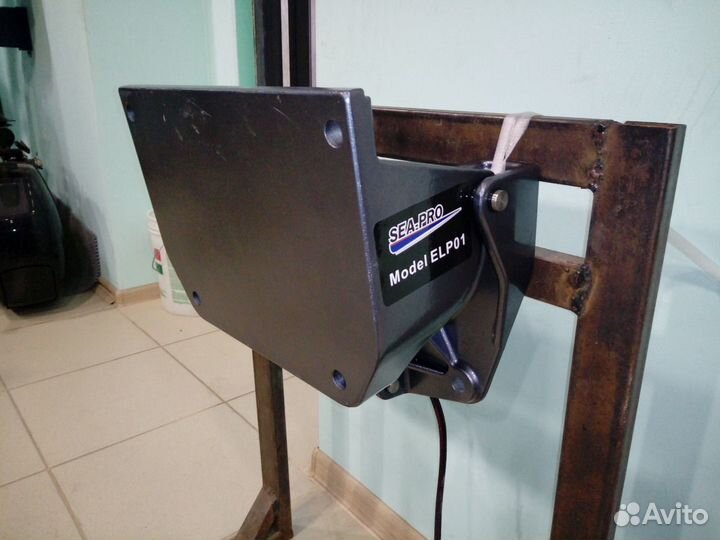 Навесной транец с гидро-подъёмом