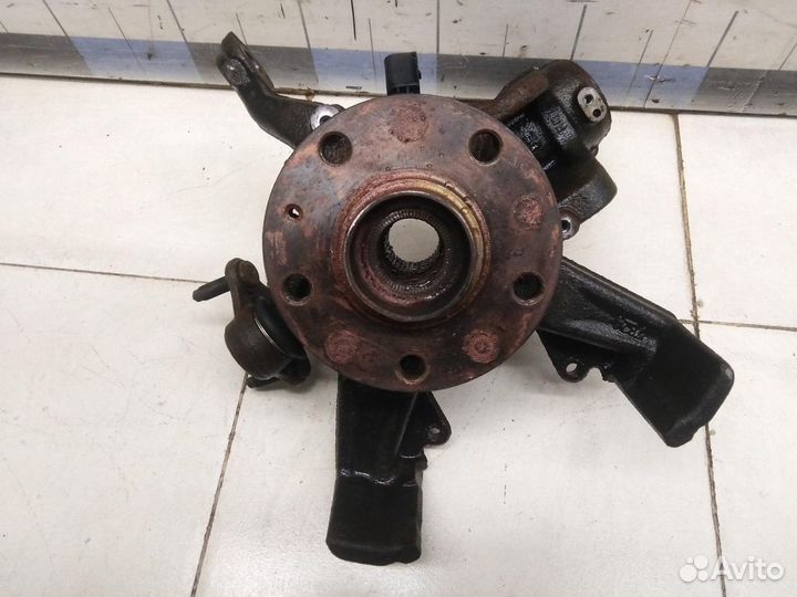 Кулак поворотный передний правый Jetta 2006-2011