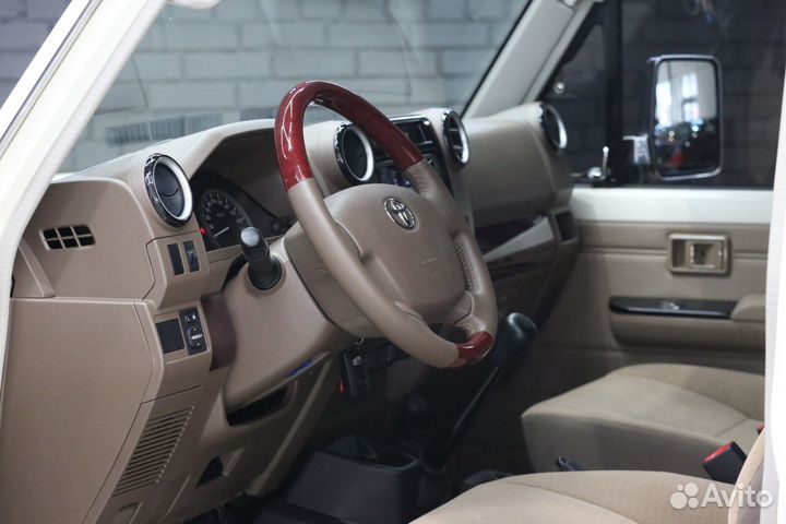 Toyota Land Cruiser 4.0 МТ, 2022, 10 км