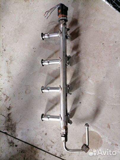 Топливная рампа Volkswagen Caddy фургон 1.2 CBZ