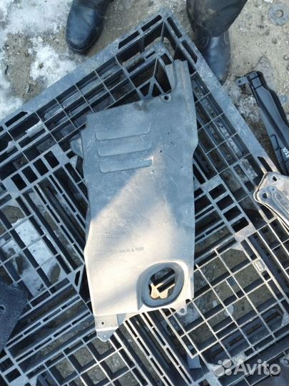 Декоративная крышка двс левая Lexus Gs430 UZS190