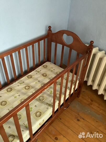 Детская кроватка с матрасом
