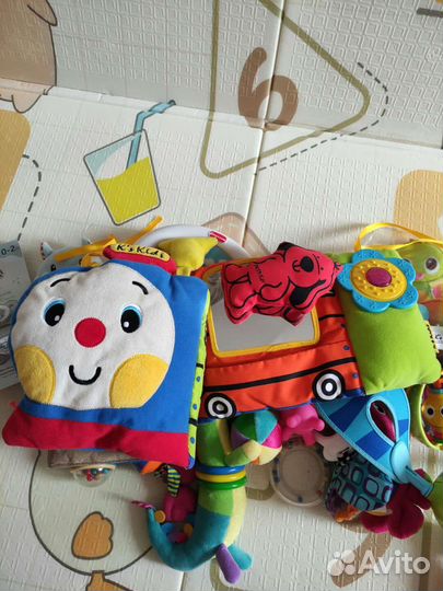 Комплект игрушек малыша (мобиль и погремушки)