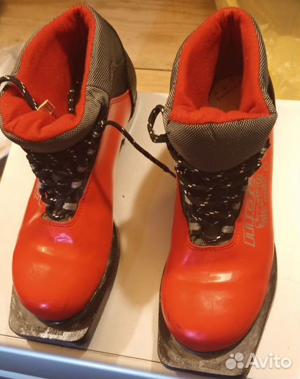 Лыжные ботинки