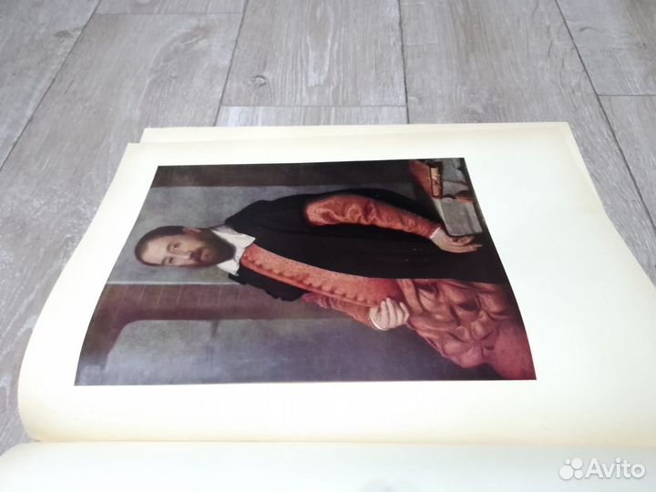 Продается альбом репр. картин мастеров живописи