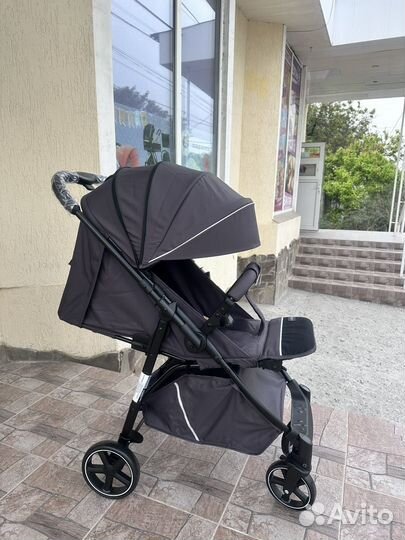 Прогулочная коляска с перекидной ручкой
