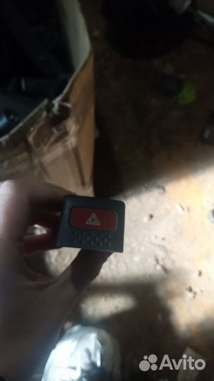 Кнопка аварийной сигнализации Nissan Almera N16