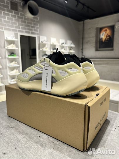 Кроссовки adidas Yeezy boost 700 V3