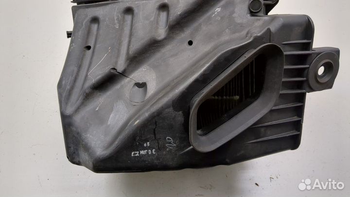 Корпус воздушного фильтра Audi A4 (B7)