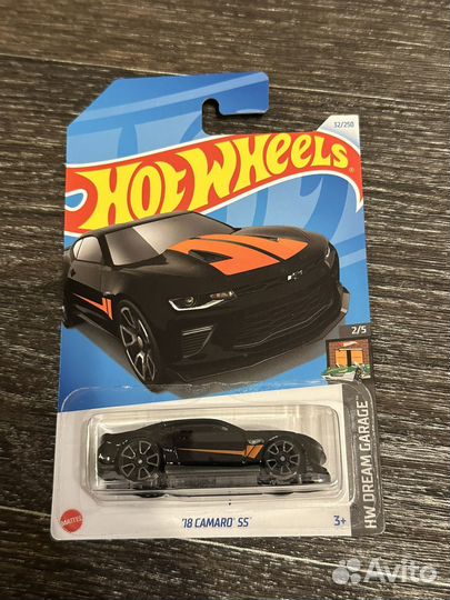 Hot wheels 1:64 camaro ss