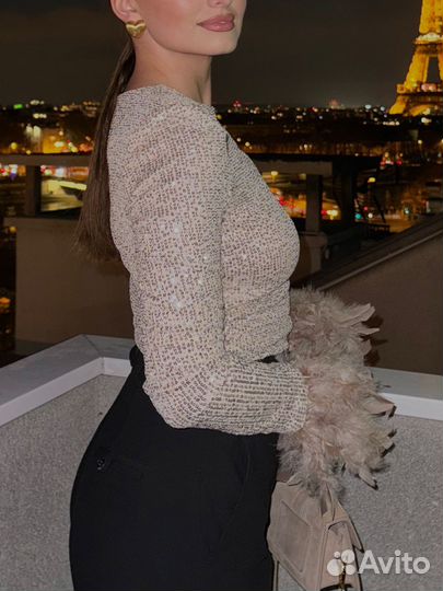 Топ блестящий с перьями