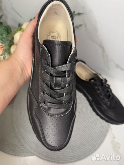 Кроссовки женские кожаные Новые wun der spur