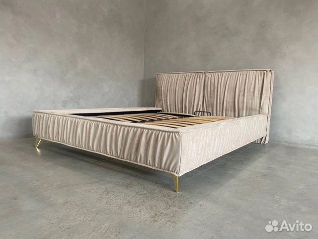 Кровать двуспальная на ножках размер под заказ