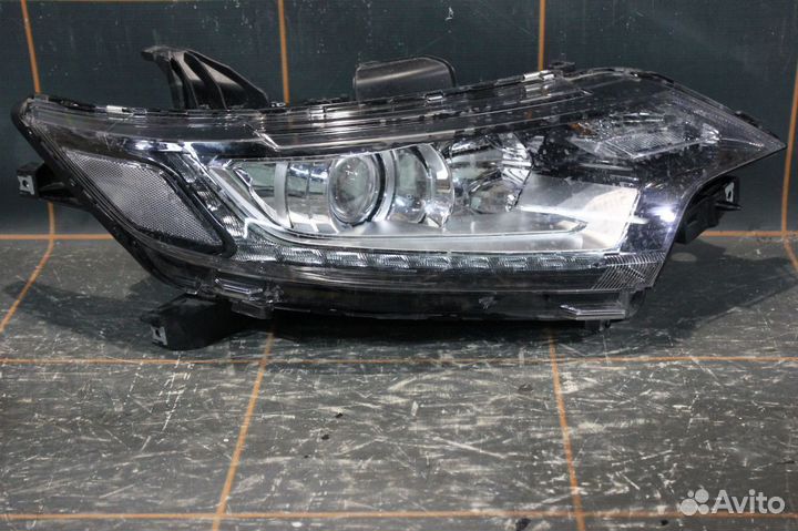 Фара правая - Mitsubishi Outlander 3