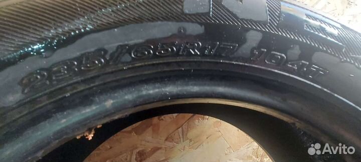 Nexen Roadian 571 235/65 R17 104K