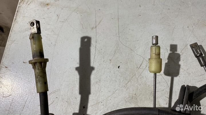 Трос стояночного тормоза Mercedes Benz W211