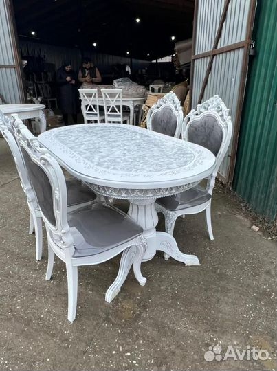 Столы и стулья