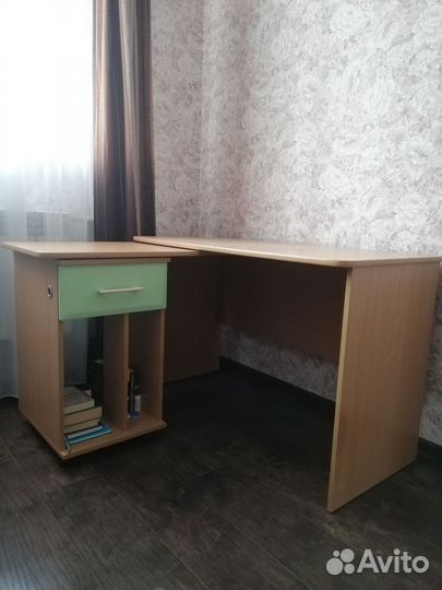 Письменный стол школьный
