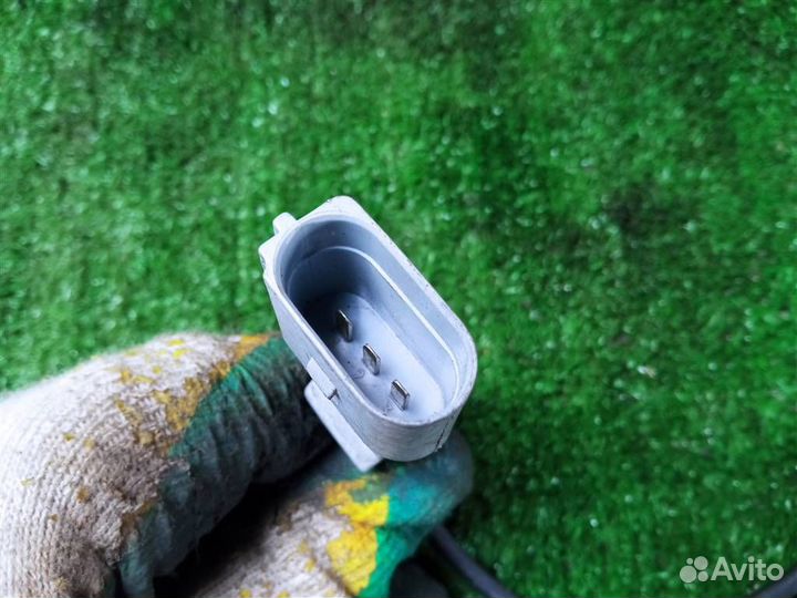 Датчик положения коленвала Volkswagen Passat (B6)