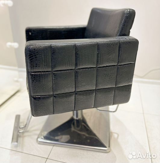 Парикмахерское кресло