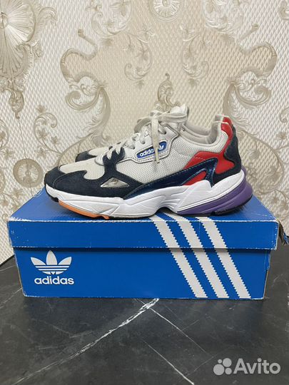 Кроссовки ориганальные adidas 38eu