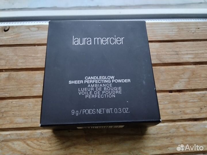 Компактная пудра Laura Mercier