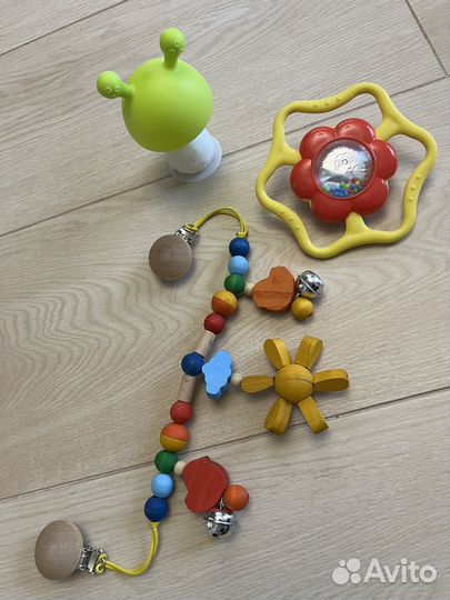 Деревянная игрушка растяжка на коляску