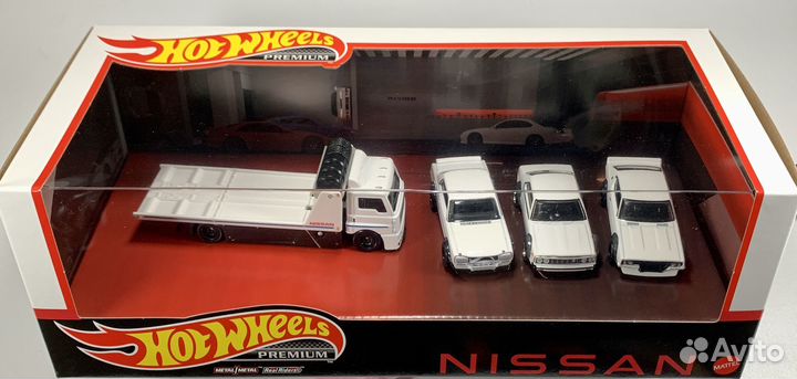Hot Wheels Premium Nissan диорама